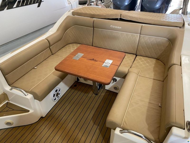 Cobra Nautique 9.7m