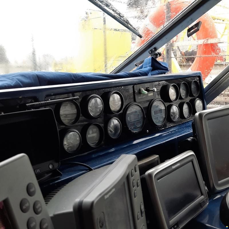 Sea Ray 390 Express