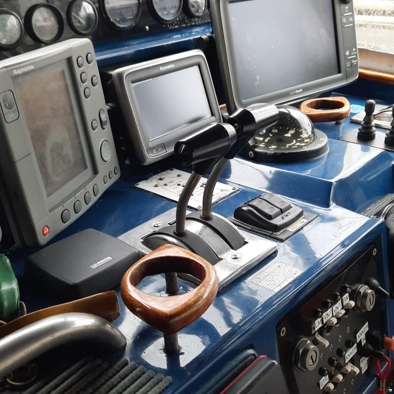 Sea Ray 390 Express