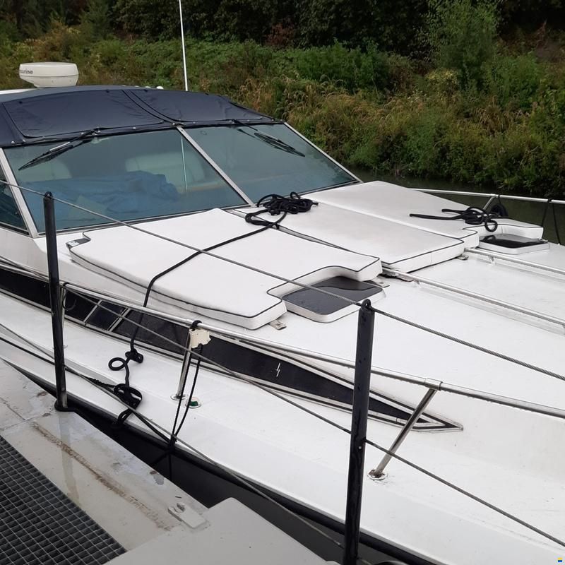Sea Ray 390 Express