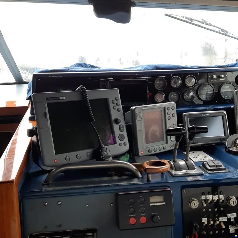 Sea Ray 390 Express