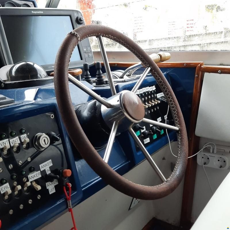 Sea Ray 390 Express