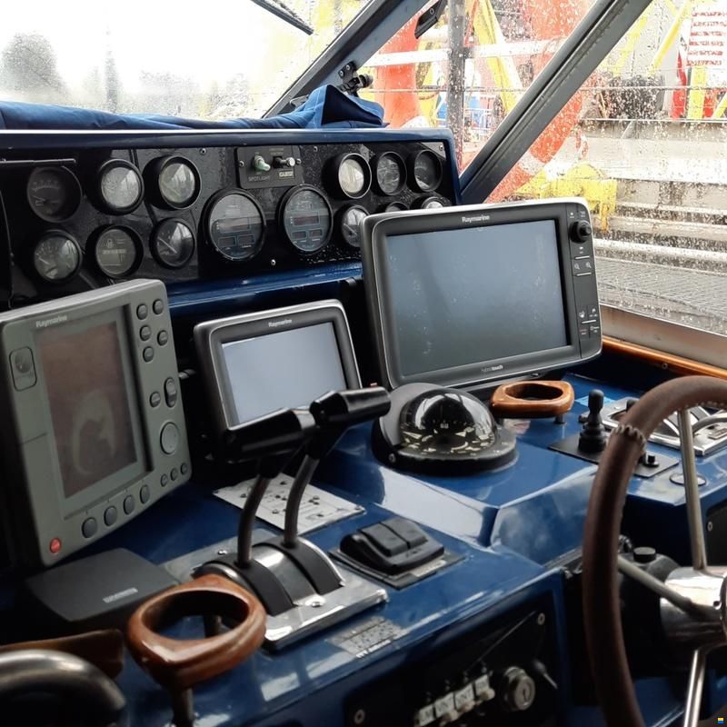 Sea Ray 390 Express
