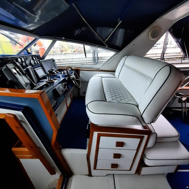 Sea Ray 390 Express