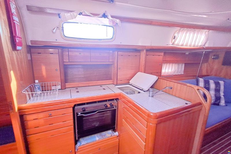 Bavaria 37