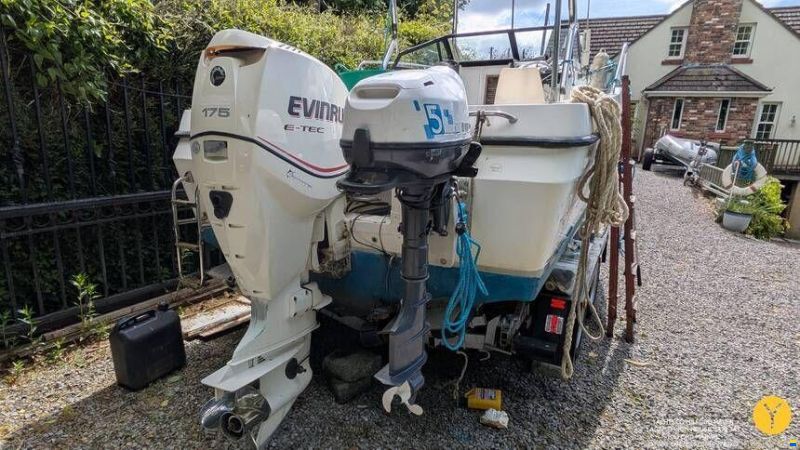 Bayliner Trophy Walkaround 2102