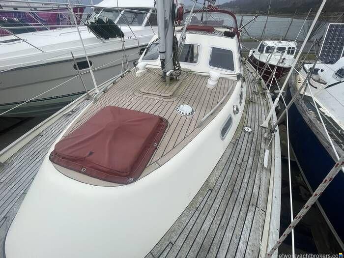 Sovereign 32 Deck saloon