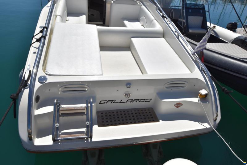 Performance Cruising 907