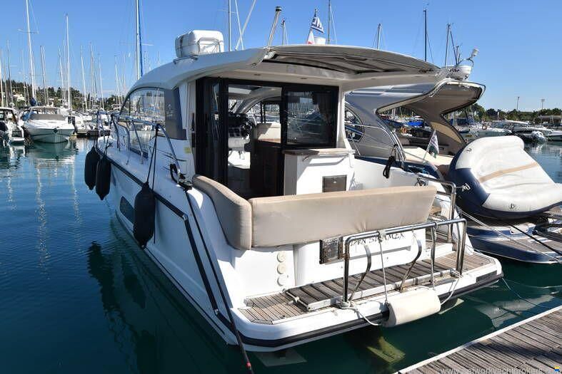 Sealine International C330