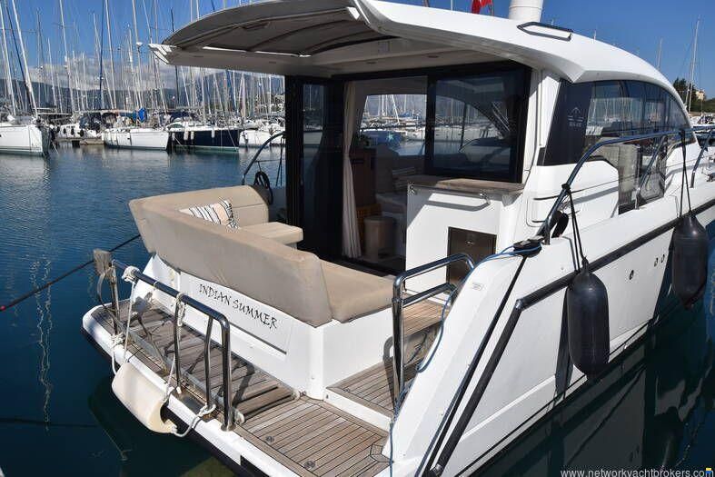 Sealine International C330