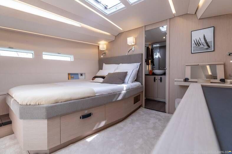 Jeanneau Yacht 55