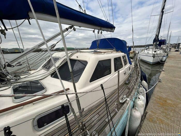 Vancouver 38 Pilothouse