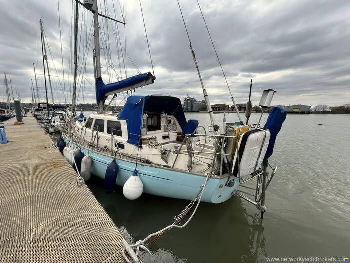 Vancouver 38 Pilothouse
