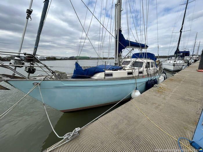 Vancouver 38 Pilothouse