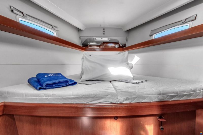 Beneteau Oceanis 43