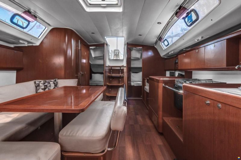Beneteau Oceanis 43