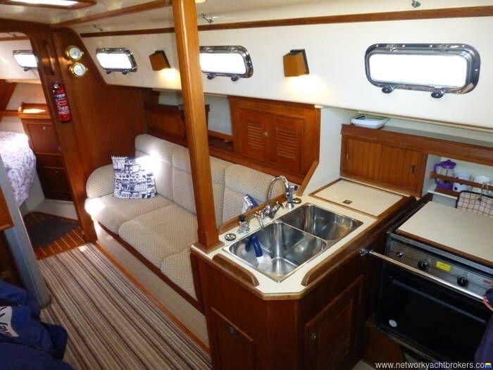 Island Packet 320