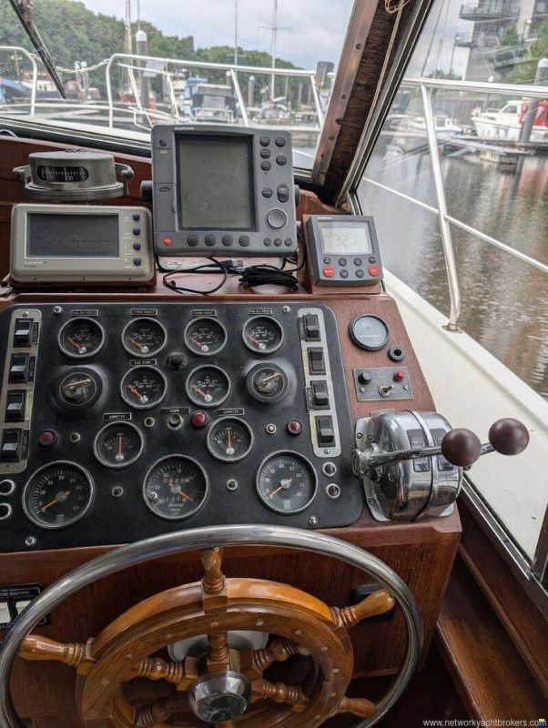 Broom Ocean 37