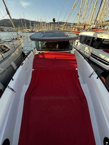 Axopar 37 XC Cross Cabin