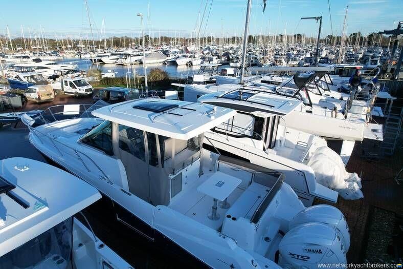 Jeanneau Cap Camarat 10.5 WA Series 2