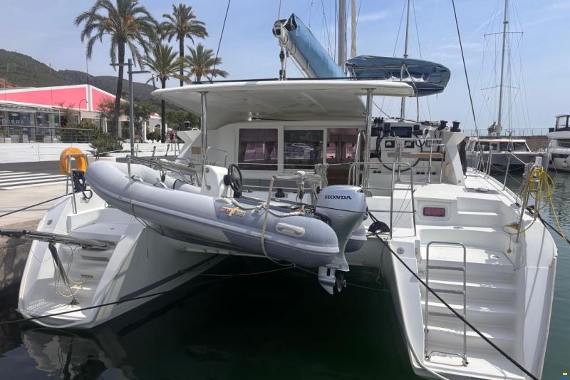 Lagoon 421