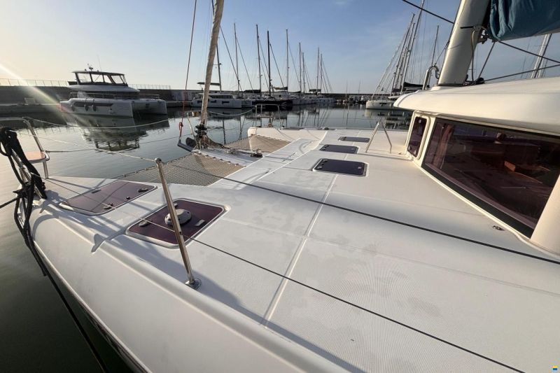 Lagoon 421