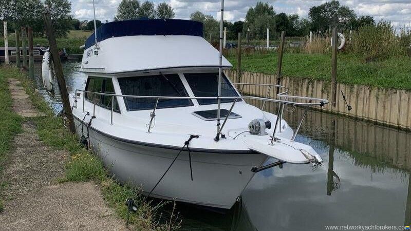Carver 26 Command Bridge