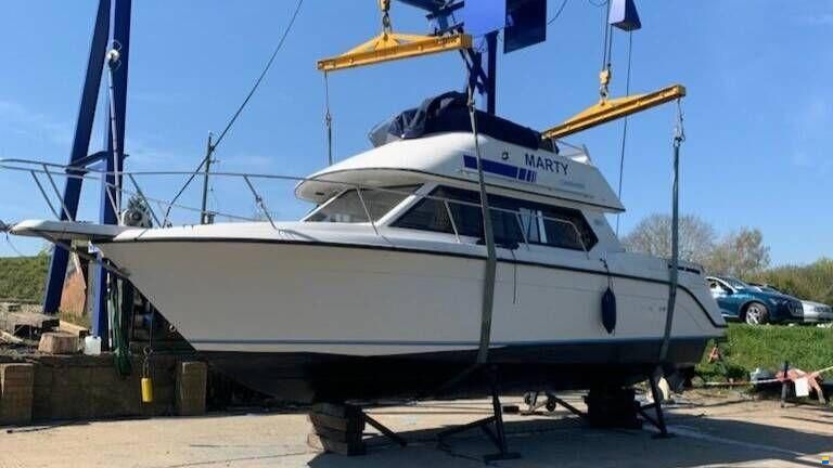 Carver 26 Command Bridge