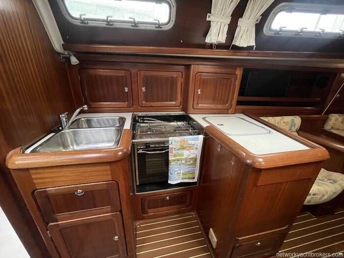 Bavaria 37