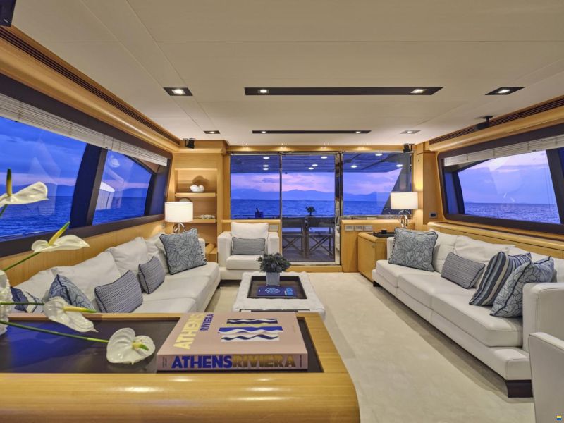 Ferretti 800