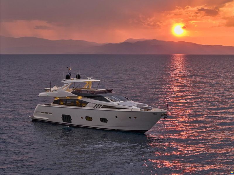 Ferretti 800