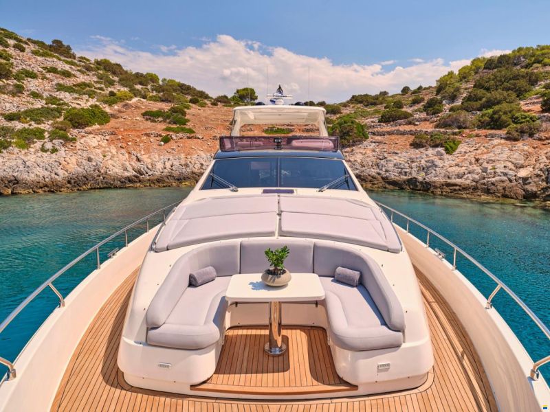 Ferretti 800