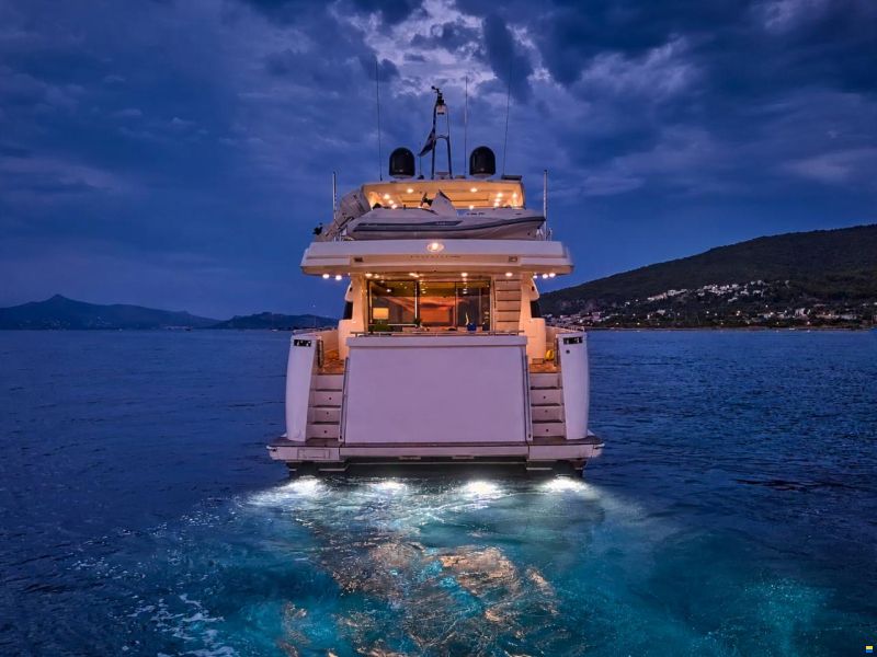 Ferretti 800