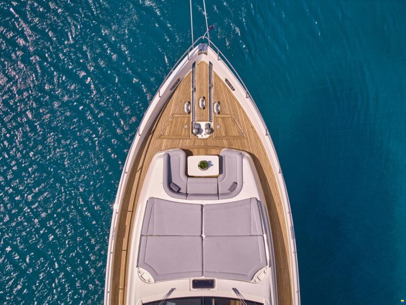 Ferretti 800
