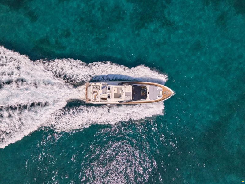 Ferretti 800