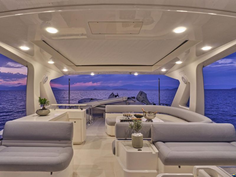 Ferretti 800