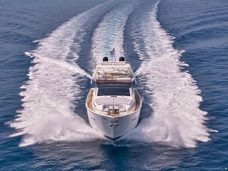 Ferretti 800