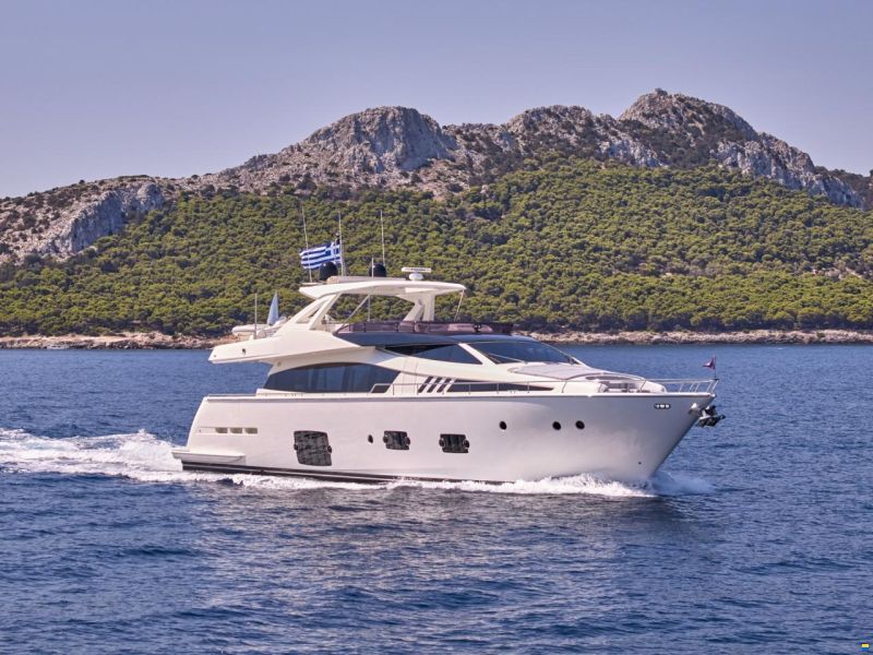 Ferretti 800