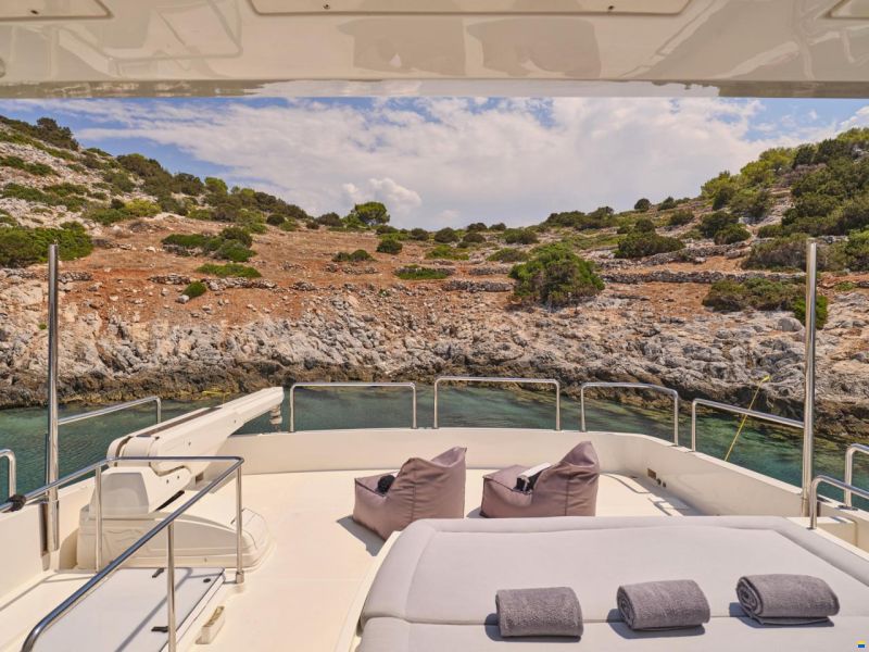 Ferretti 800