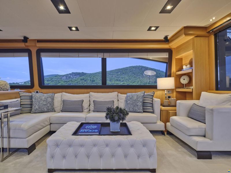 Ferretti 800