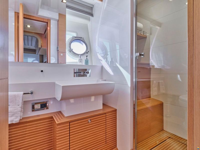 Ferretti 800