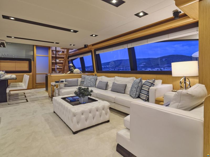 Ferretti 800