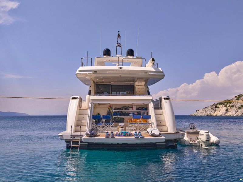 Ferretti 800