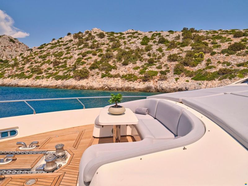 Ferretti 800
