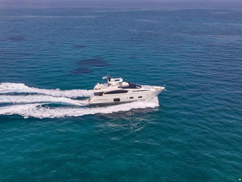 Ferretti 800