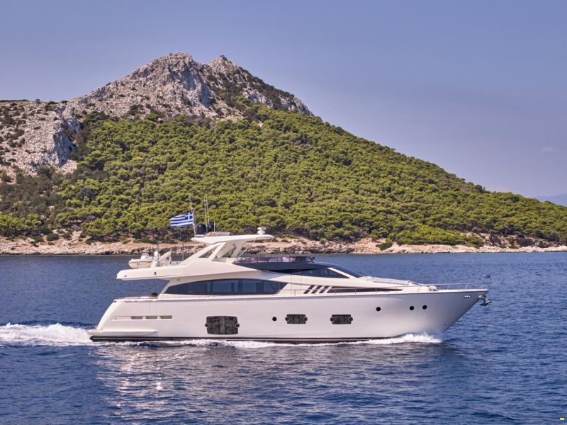Ferretti 800