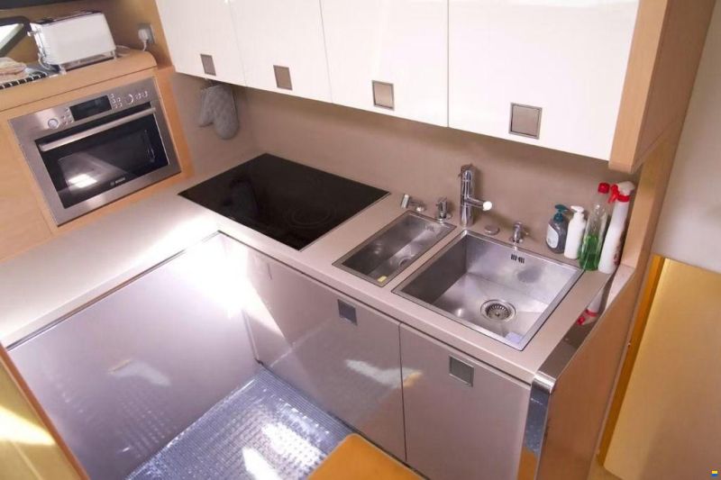 Ferretti 800