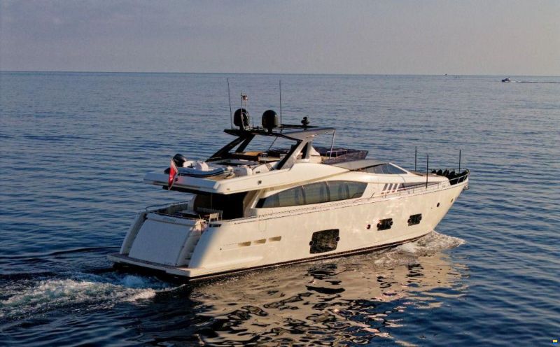Ferretti 800