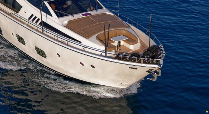 Ferretti 800
