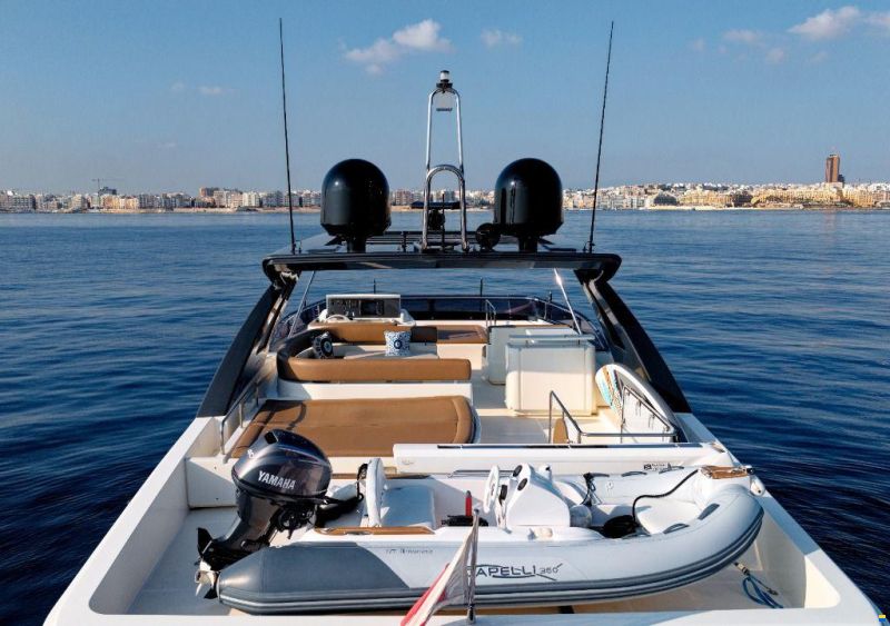 Ferretti 800